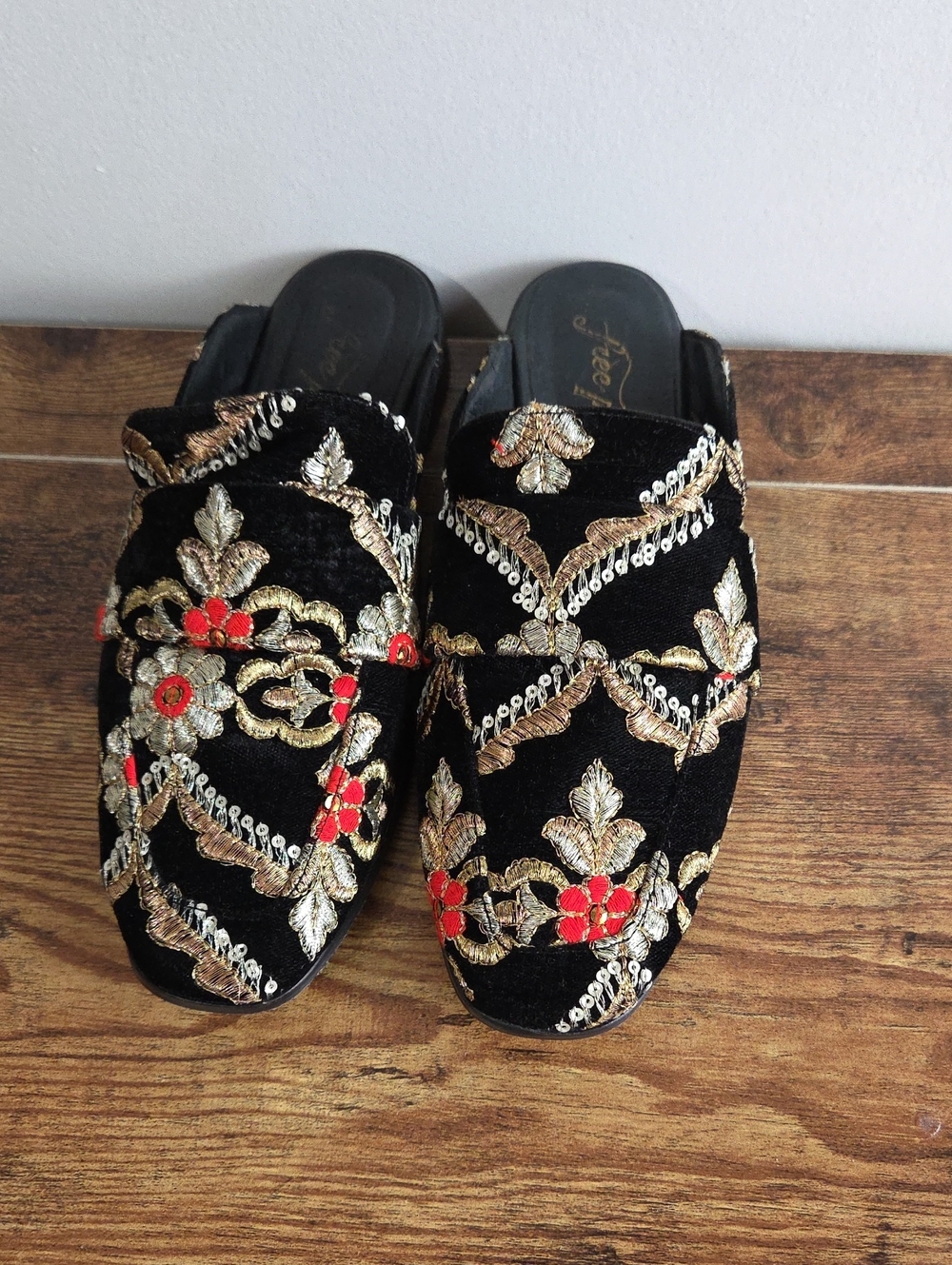 Free People At Ease Velvet Mules Sz 7 Black Gold Red Embroidery Euro Boho